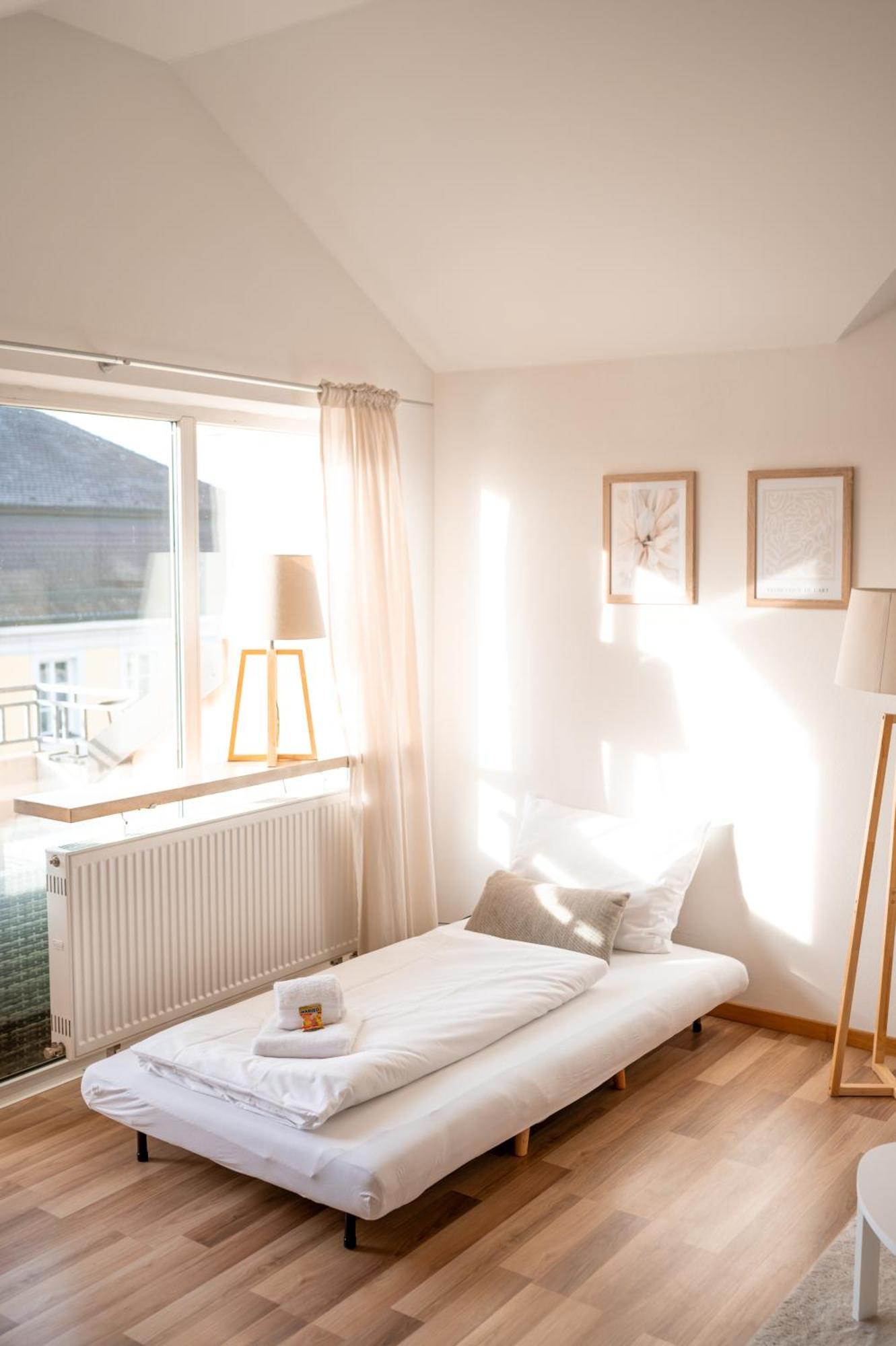 C4S Come4Stay Altoetting - 3-Zi Whg I Zentrale Lage I Parkplatz I Balkon I Wifi I Smarttv I 1 Kingsize, 1 Queensize Bett I Office Arbeitsplatz I Wohnbereich Mit Couch Und Essbereich I Voll Ausgestattete Kueche I Nespresso Exterior foto